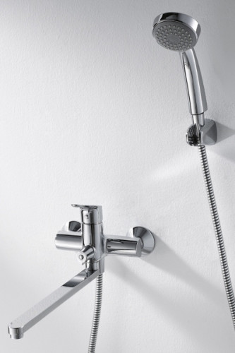 Смеситель для ванны и душа Bravat DROP с длинным изливом и душевой лейкой, хром (F64898C-LB)