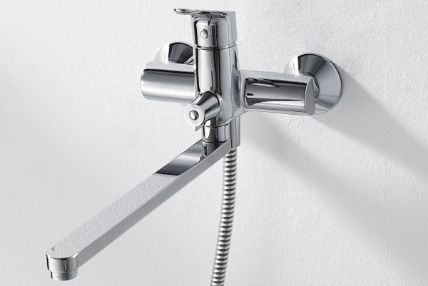 Смеситель для ванны и душа Bravat DROP с длинным изливом и душевой лейкой, хром (F64898C-LB)