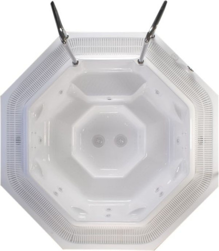 Бассейн Victory Spa Madagaskar Spa