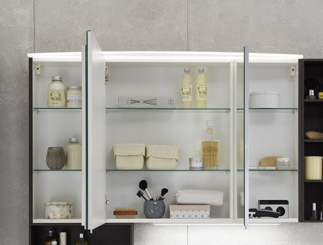 Marlin 3040city, зеркальный шкаф 120 см (3 двери) с LED подсветкой в козырьке из оргстекла, цвет белый глянец