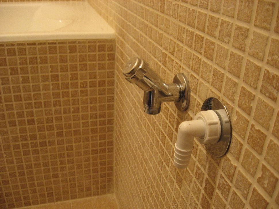 370756 Сифон для скрытого монтажа, с верт. отводом, для шланга ...