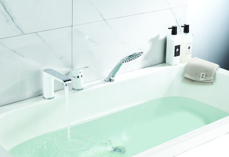 Смеситель для ванны Rossinka W (W40-39)