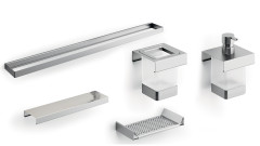 600DNS51N Calacatta Модуль подвесной 600мм: рейлинг A8883DNS+полочка с водосгоном A8851NNS+полочка A8809MHW+дозатор A8812MNS21+стакан A8810MNS21,нерж