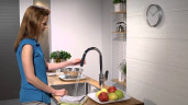 Hansgrohe 31815000 Focus Смеситель для кухни 240, однорычажный, с выдвижным душем, 1/2