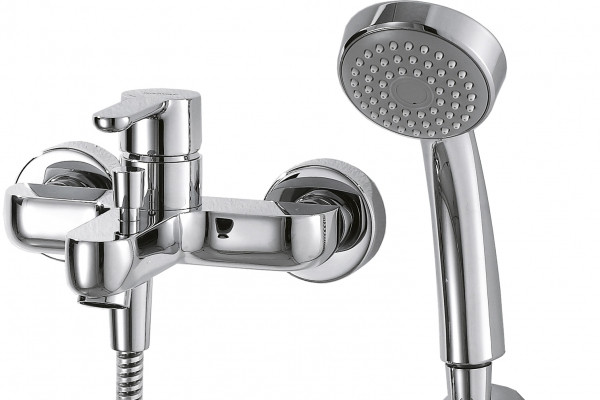 Смеситель для ванны Bravat Stream с коротким изливом и душевой лейкой, хром (F63783C-B)