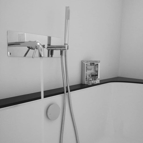 Смеситель для ванны Paffoni LIGHT с ручным душем, встраиваемый, на 2 выхода, хром (LIG001CR)