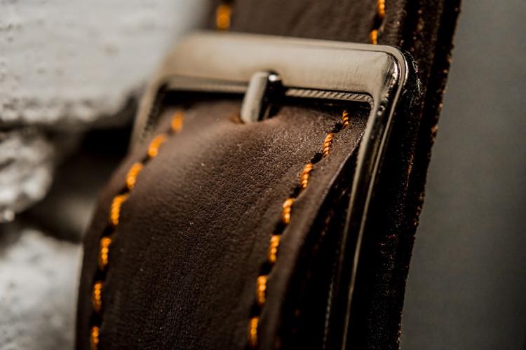 Kapitan light D710 (бесконтактный сенсор, коричневая кожа) зеркало