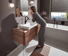 Смеситель Hansgrohe Vivenis для ванны с душем, матовый черный (75415670)